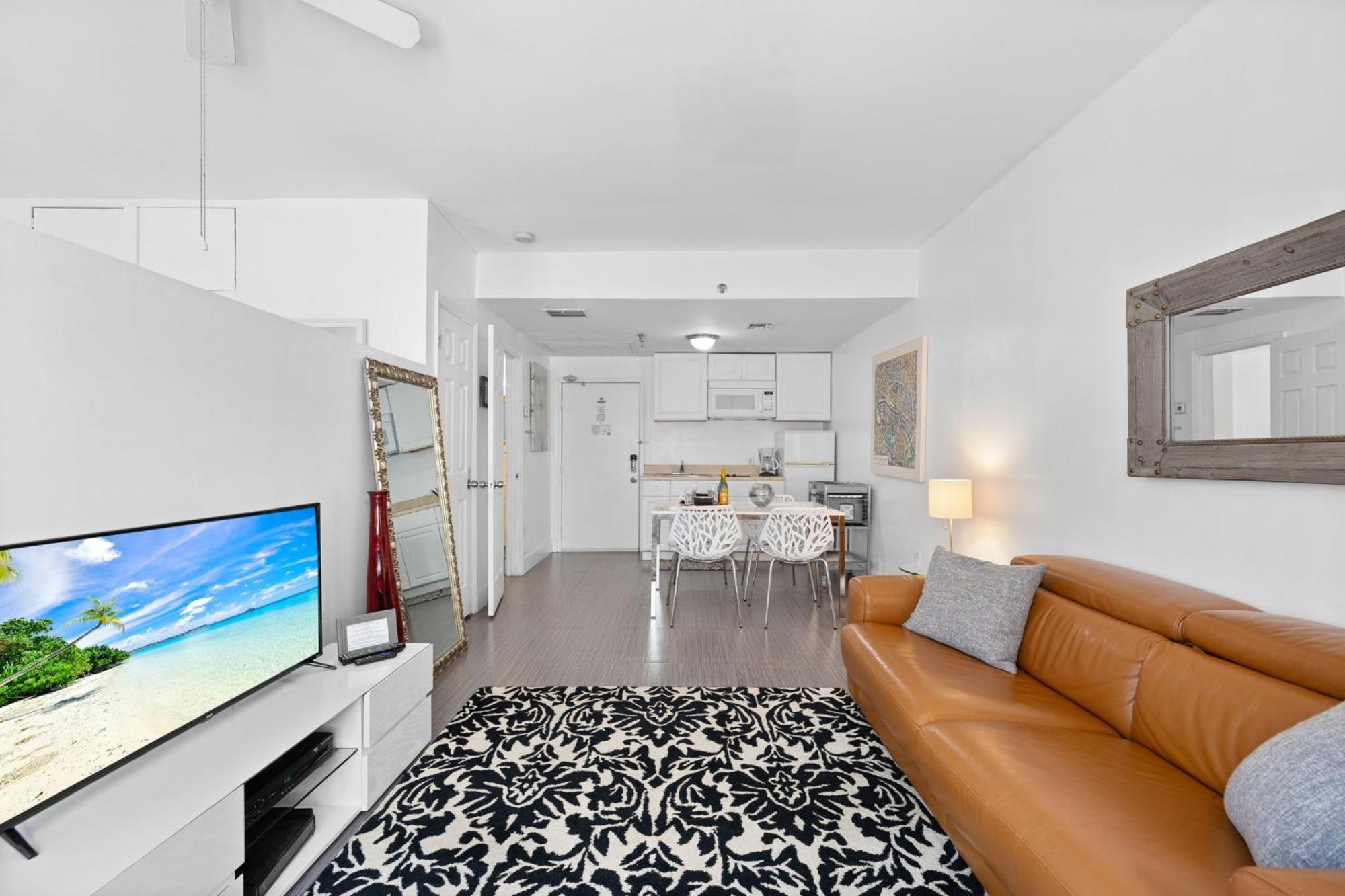 1 Bedroom - Ocean Drive & 6th Street. Miami Beach